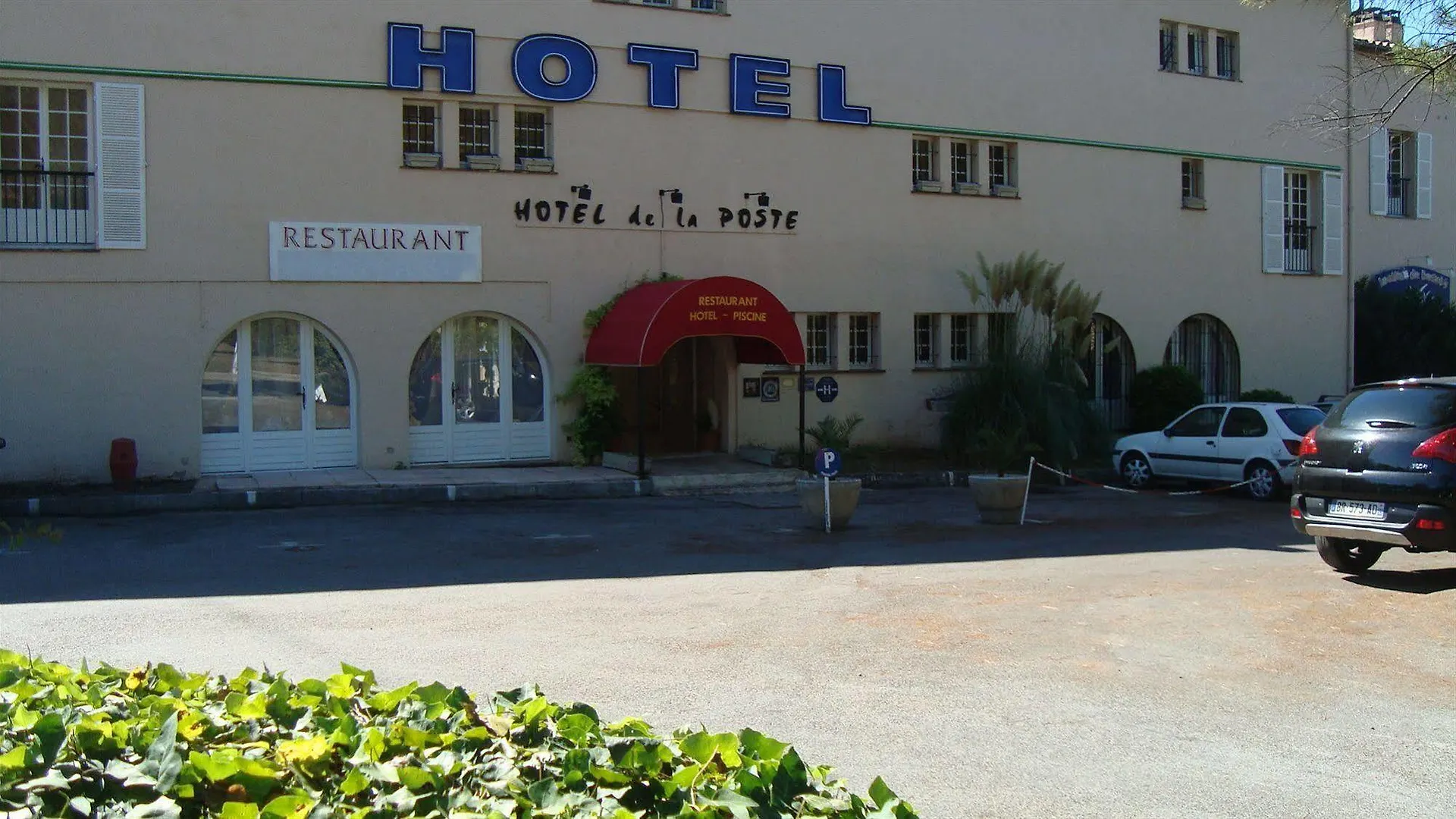 **  Hotel De La Poste Peymeinade Francie